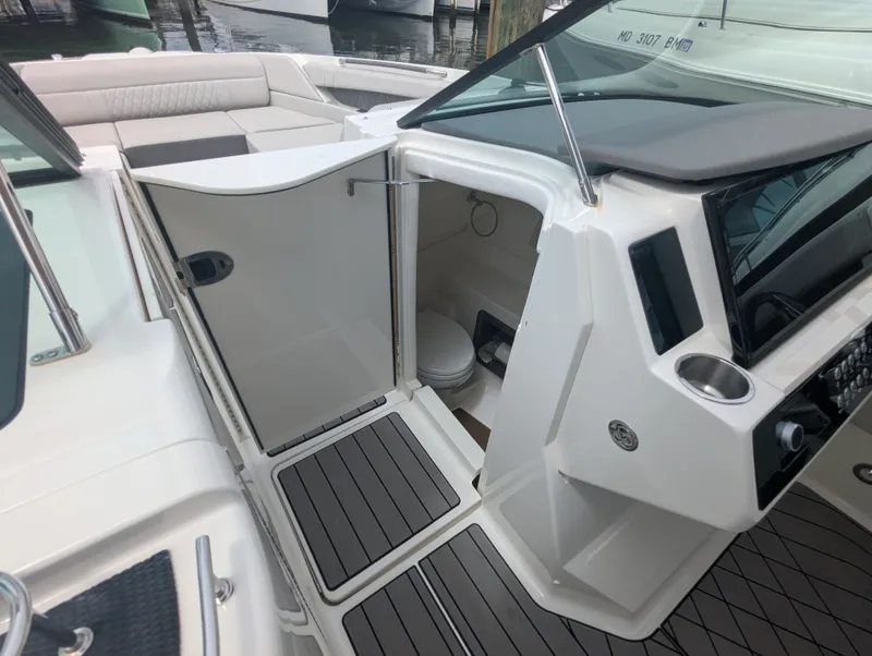 Slide: The Image of Sea Ray SLX 350 Outboard 2023 - 26