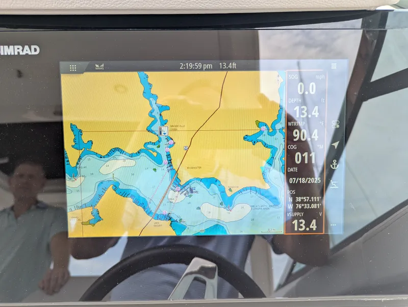 Slide: The Image of Sea Ray SLX 350 Outboard 2023 - 18