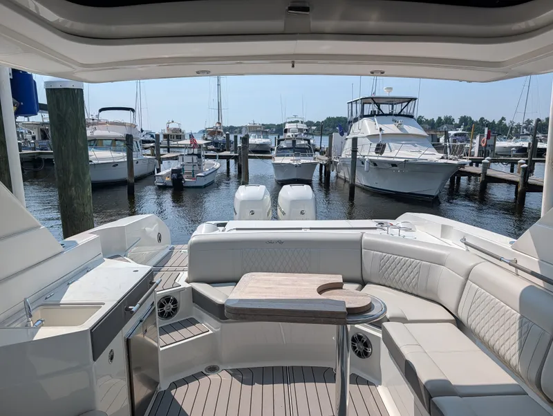 Slide: The Image of Sea Ray SLX 350 Outboard 2023 - 44
