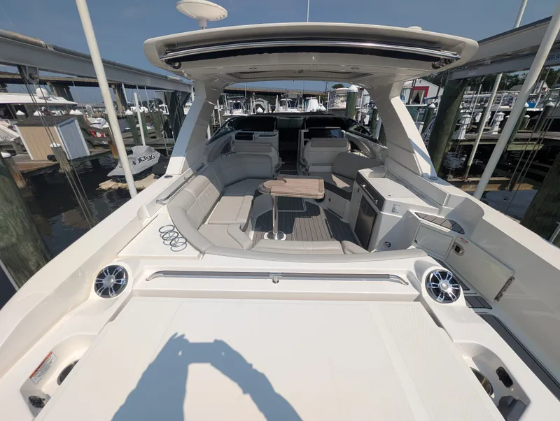 Slide: The Image of Sea Ray SLX 350 Outboard 2023 - 47