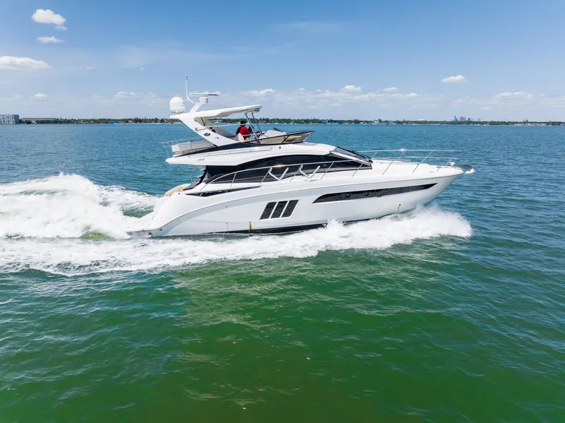 Slide: The Image of Sea Ray 510 Fly 2016 - 47