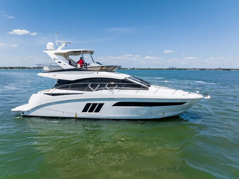 Slide: The Image of Sea Ray 510 Fly 2016 - 48