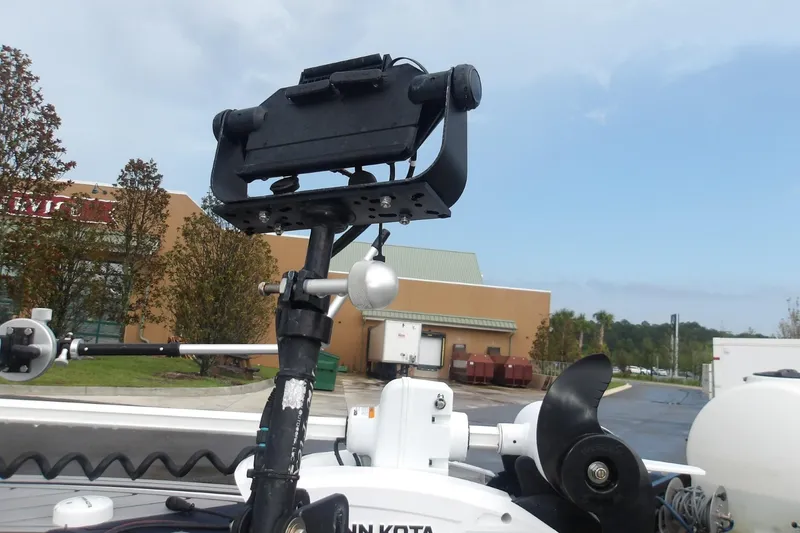 Slide: The Image of Close-up of a 2025 Mako 18 Pro Skiff Patriot Edition boat equipment. - 7