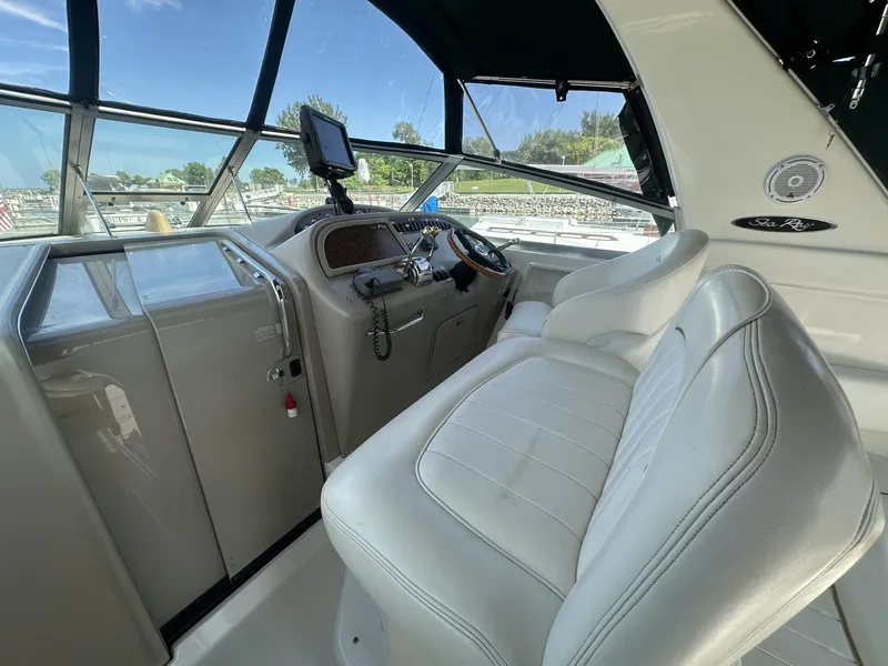Slide: The Image of Sea Ray Sundancer 310 2002 - 8