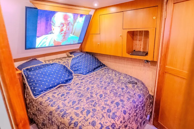 Slide: The Image of Luxurious cabin interior of 2000 Ocean Yachts 48 Super Sport with TV and cozy bedding. - 31