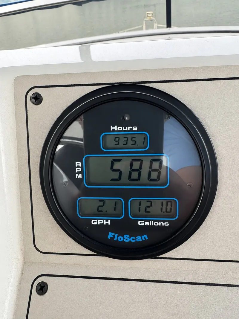 Slide: The Image of A FloScan gauge displays 935.1 hours, 588 RPM, 2.1 GPH, and 121.0 gallons. - 27