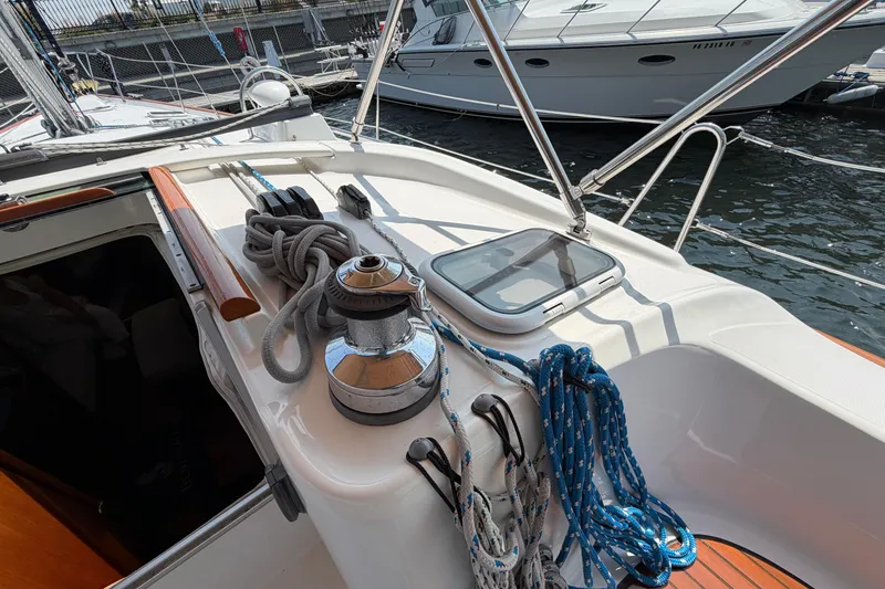 Slide: The Image of Deck of 2006 Beneteau 423 sailboat with ropes and winch in marina. - 15