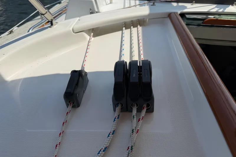 Slide: The Image of Deck rigging on a 2006 Beneteau 423 sailboat, featuring rope clutches and lines. - 17