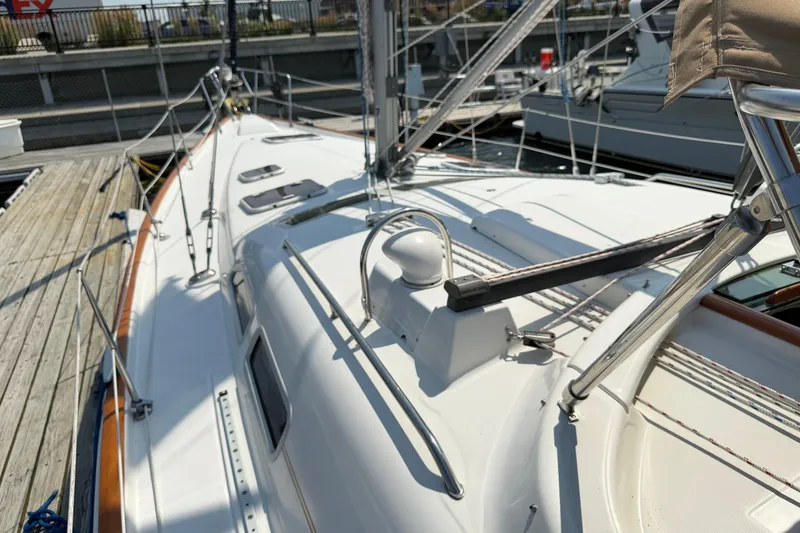 Slide: The Image of 2006 Beneteau 423 sailboat deck view at marina, showcasing sleek design and rigging. - 18