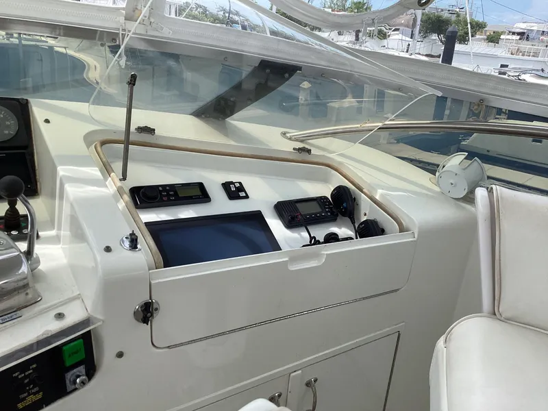 Slide: The Image of Hatteras 52 Motor Yacht 1995 - 81