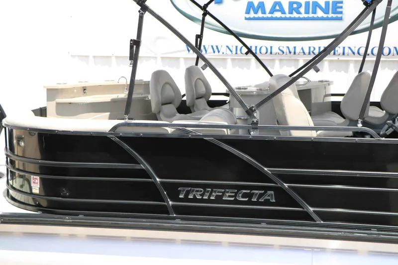 Slide: The Image of Trifecta 23 RFE Sts 2018 - 15