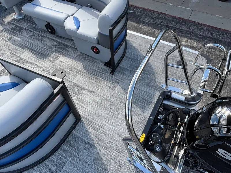 Slide: The Image of Bentley Pontoons 223 Bolt 2027 - 33