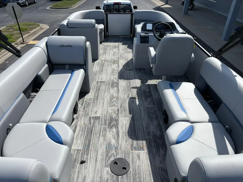 Slide: The Image of Bentley Pontoons 223 Bolt 2027 - 34