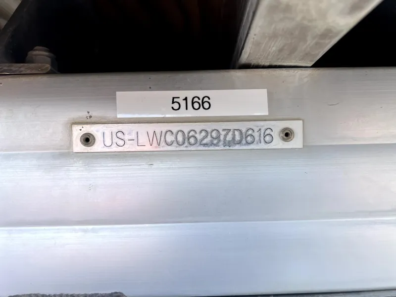 Slide: The Image of Lowe SS270W 2016 - 4