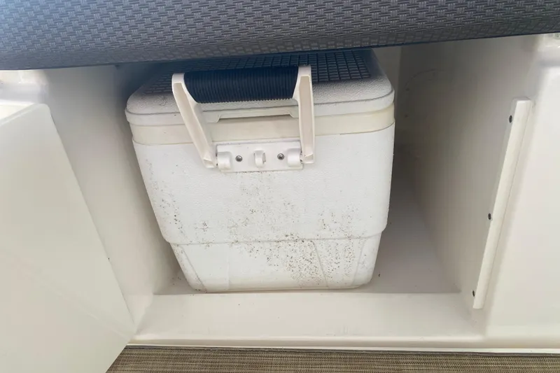 Slide: The Image of Cooler stored under seat on 2019 Sea Ray SLX 400 boat. - 46