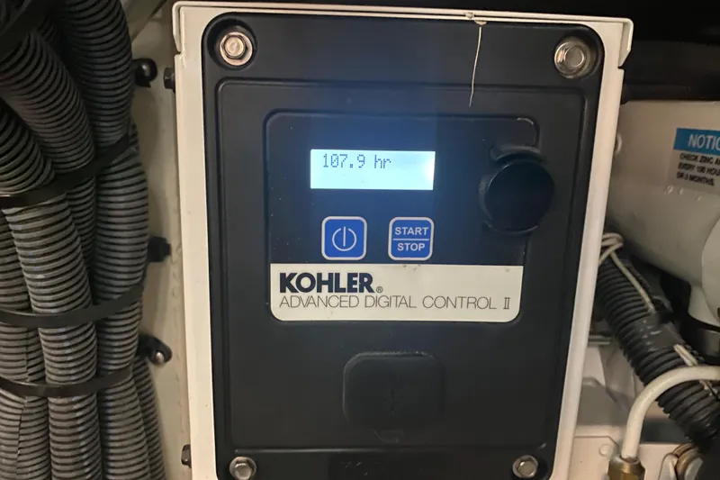 Slide: The Image of Kohler Advanced Digital Control II on 2019 Sea Ray SLX 400, displaying 107.9 hours. - 44
