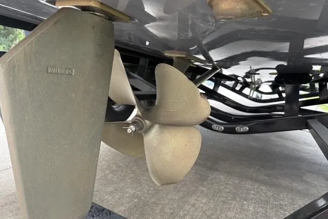 Slide: The Image of Propeller and rudder of 2022 Malibu Wakesetter 23 MXZ boat on trailer. - 18