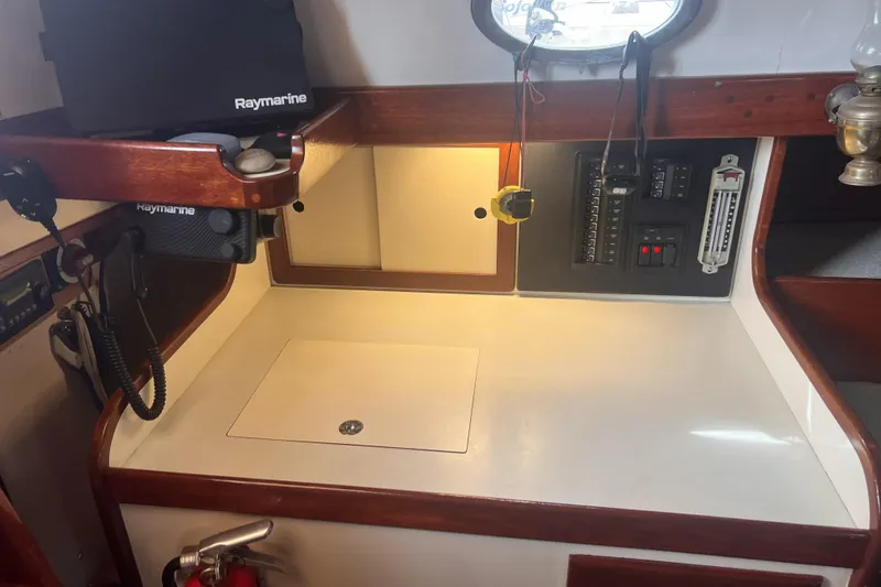 Slide: The Image of Navigation station of a 1977 Alajuela 38 MKI sailboat with Raymarine equipment. - 34
