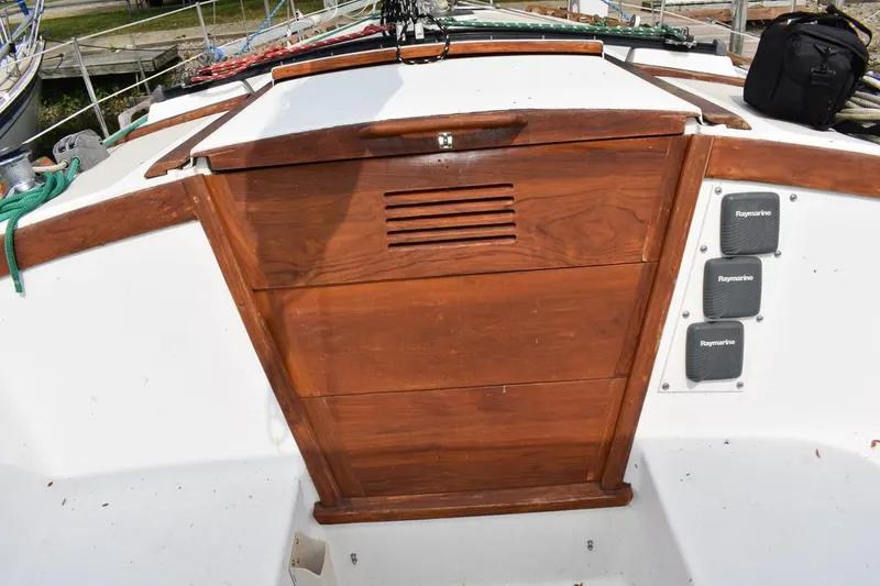 Slide: The Image of Wooden hatch on 1984 Catalina 36 MkII sailboat with Raymarine equipment. - 20