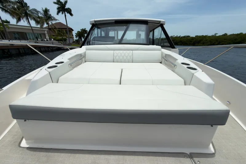 Slide: The Image of Regal 36 XO 2024 - 28