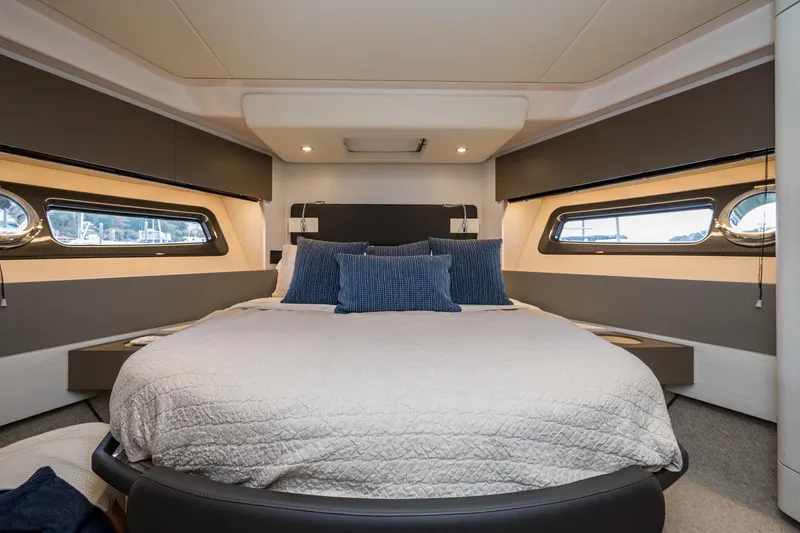 Slide: The Image of Luxurious bedroom interior of 2020 Azimut Fly 50 yacht with modern design and cozy bedding. - 58
