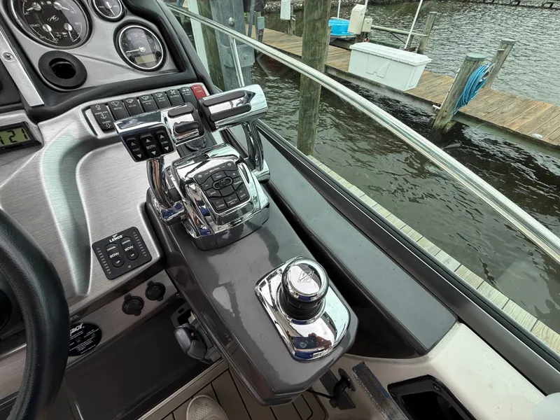 Slide: The Image of Monterey 340 Sport Yacht 2013 - 23