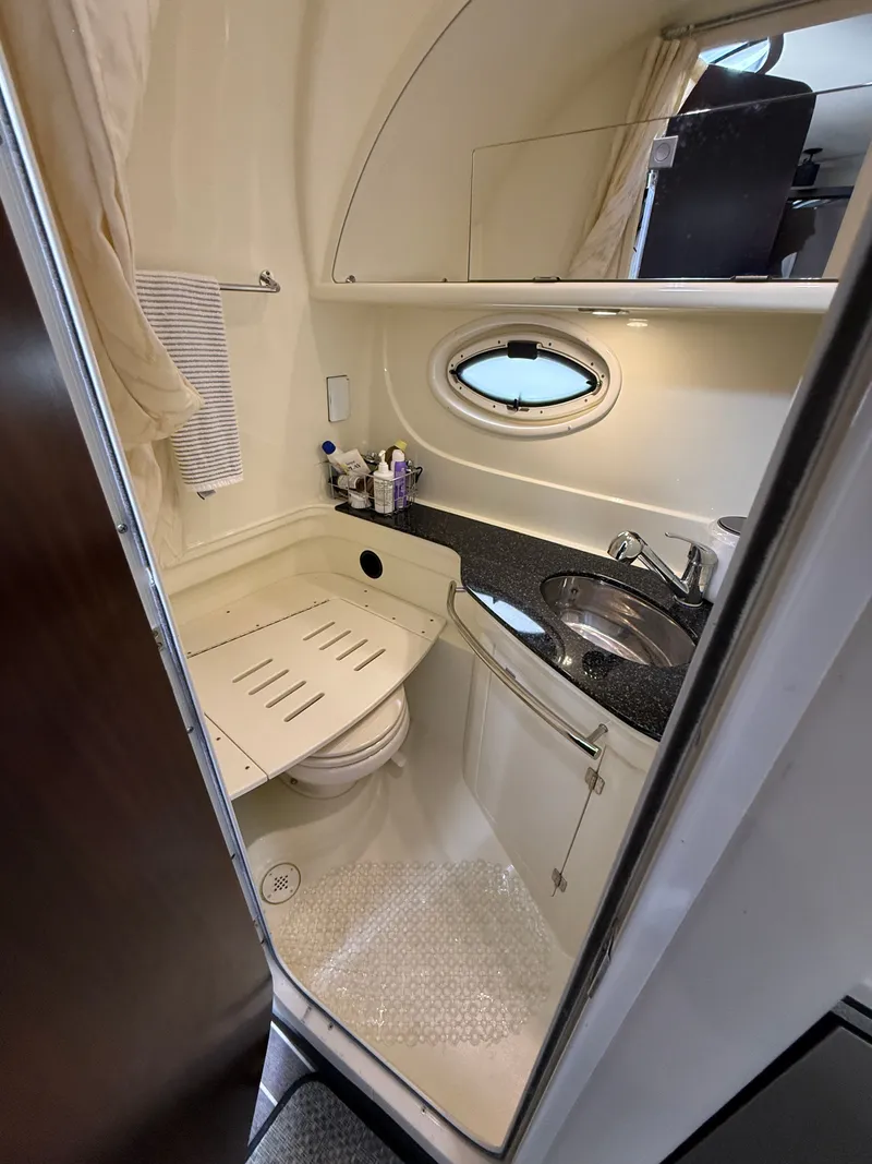Slide: The Image of Monterey 340 Sport Yacht 2013 - 31