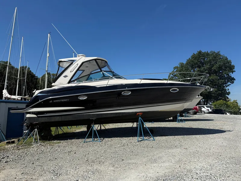 Slide: The Image of Monterey 340 Sport Yacht 2013 - 77
