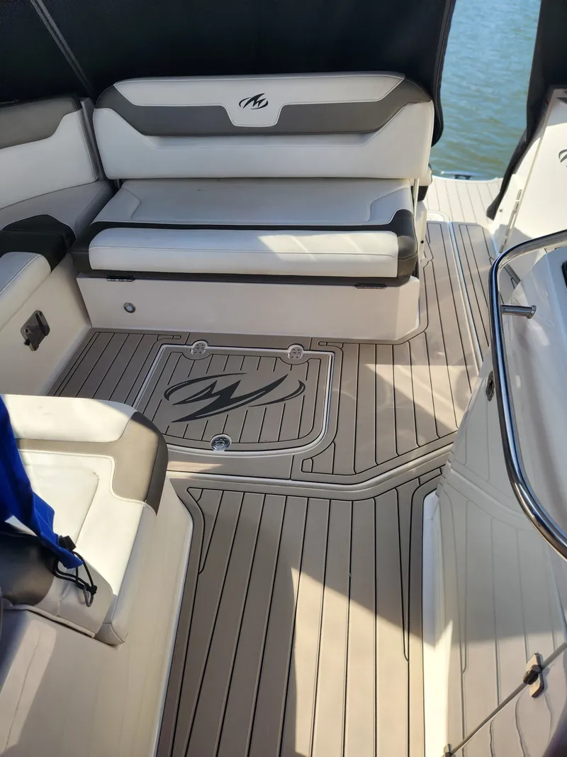 Slide: The Image of Monterey 340 Sport Yacht 2013 - 8