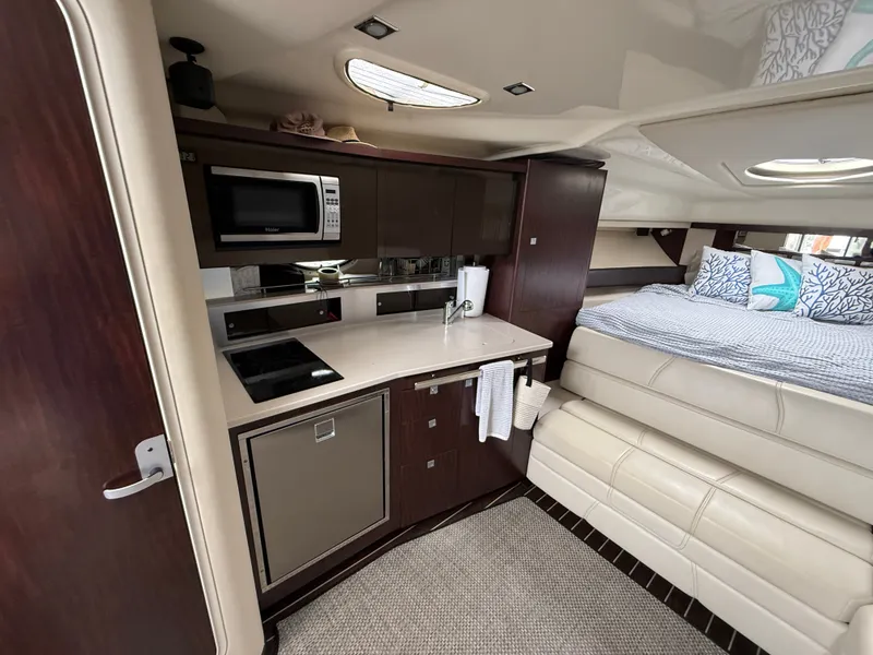 Slide: The Image of Monterey 340 Sport Yacht 2013 - 30