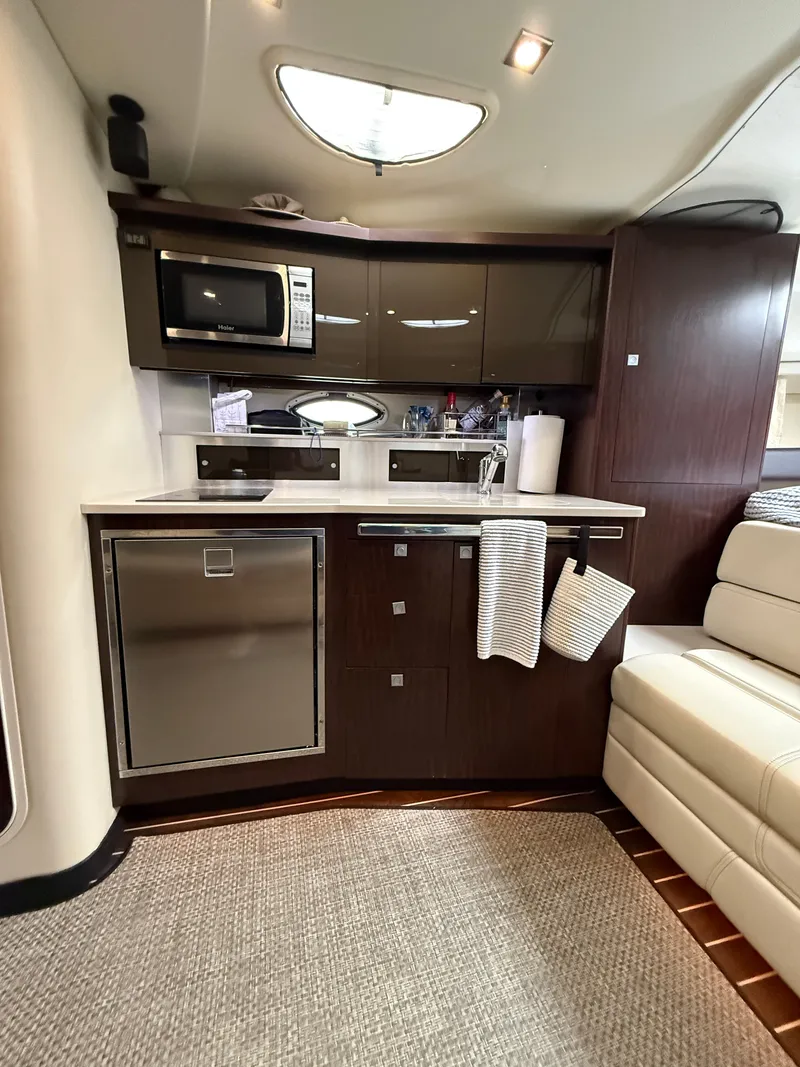 Slide: The Image of Monterey 340 Sport Yacht 2013 - 38