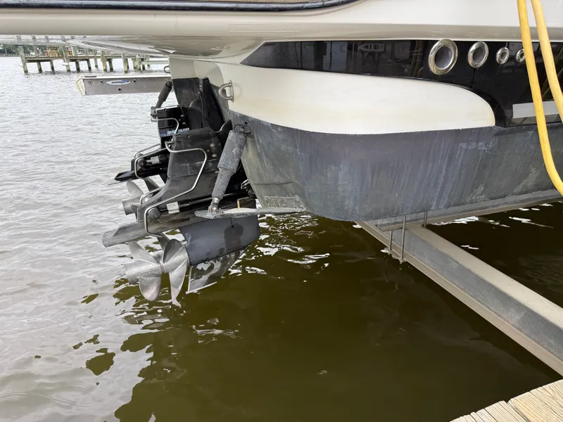 Slide: The Image of Monterey 340 Sport Yacht 2013 - 9
