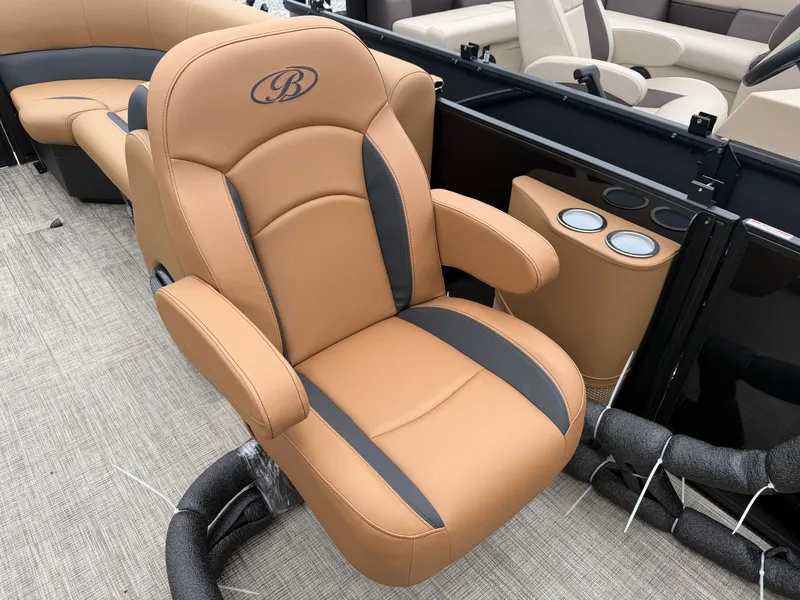 Slide: The Image of Bentley Pontoons Legacy 223 Navigator 2027 - 9