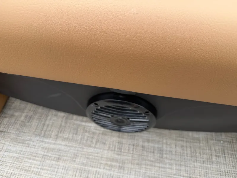 Slide: The Image of Bentley Pontoons Legacy 223 Navigator 2027 - 16