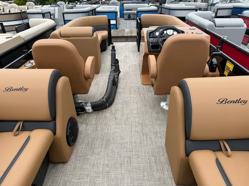 Slide: The Image of Bentley Pontoons Legacy 223 Navigator 2027 - 2