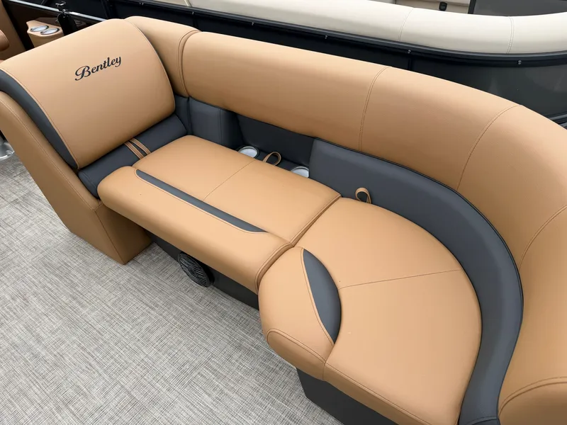 Slide: The Image of Bentley Pontoons Legacy 223 Navigator 2027 - 15