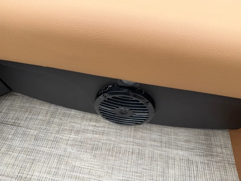 Slide: The Image of Bentley Pontoons Legacy 223 Navigator 2027 - 13