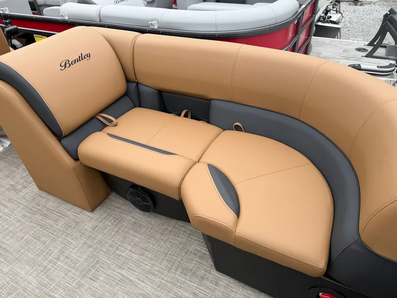 Slide: The Image of Bentley Pontoons Legacy 223 Navigator 2027 - 23
