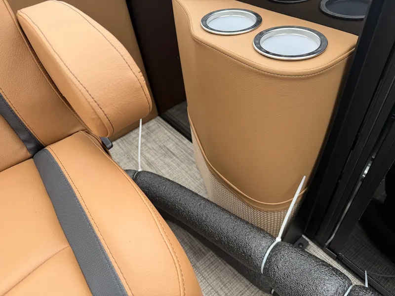 Slide: The Image of Bentley Pontoons Legacy 223 Navigator 2027 - 10