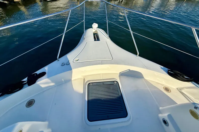 Slide: The Image of Bow view of 2000 Silverton 453 Motor Yacht on calm water. - 8