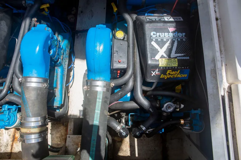 Slide: The Image of Engine compartment of 1996 CRUISERS YACHTS 3580 Flybridge with Crusader XL fuel injection system. - 10