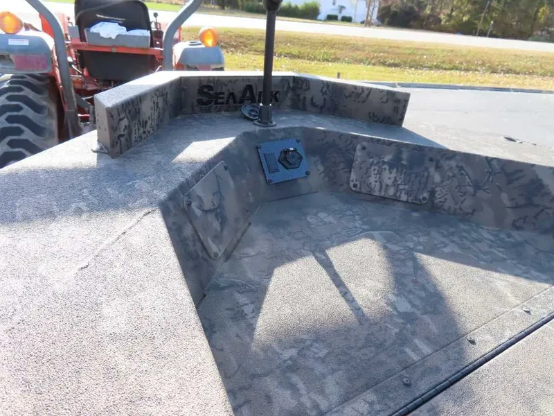 Slide: The Image of SeaArk 1752 Slayer 2027 - 17