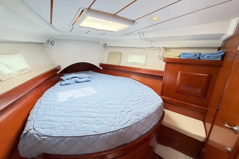 Slide: The Image of Cozy cabin interior of 2007 Beneteau 423 sailboat with neatly arranged bedding. - 43
