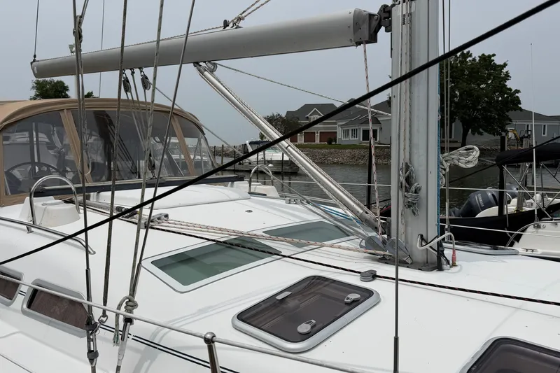 Slide: The Image of 2007 Beneteau 423 sailboat docked, showcasing deck and rigging details. - 6