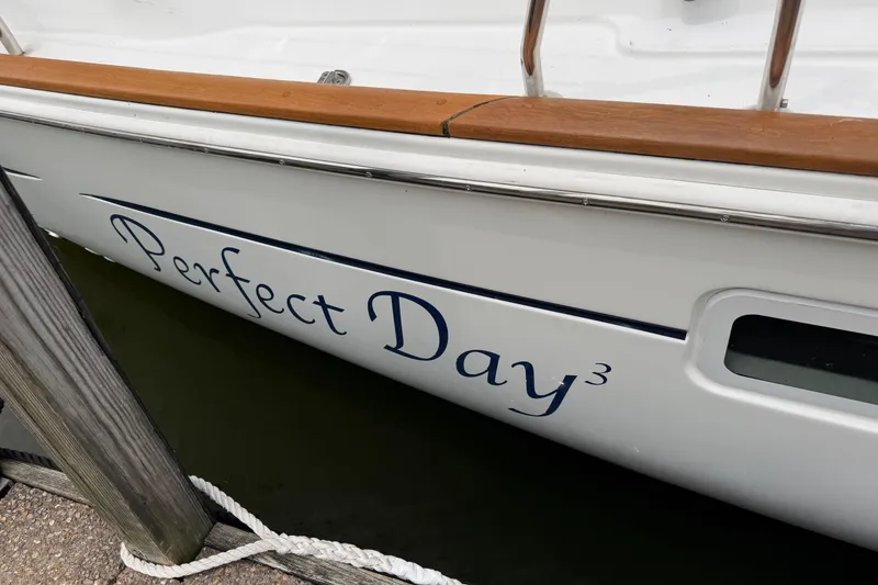 Slide: The Image of 2007 Beneteau 423 sailboat named "Perfect Day³" docked at marina. - 62