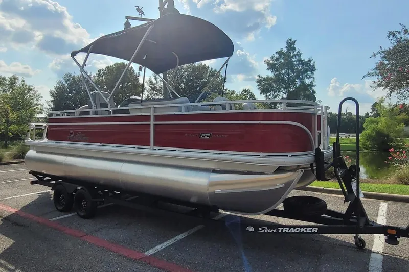 The Image of Sun Tracker Fishin' Barge 22 XP3 2026 - undefined