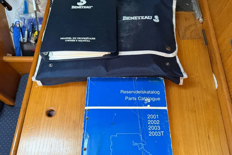Slide: The Image of Beneteau Oceanis 390 1988 - 29