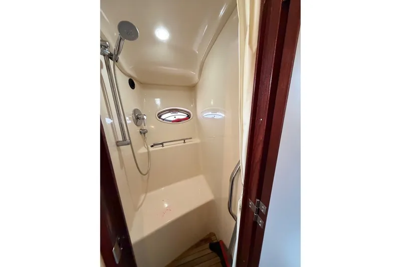 Slide: The Image of Shower in a 2007 Sea Ray 380 Sundancer with wood accents and portholes. - 32