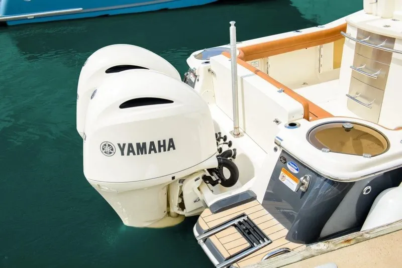 Slide: The Image of The image shows the stern of a 2020 Scout 277 LXF boat with twin Yamaha outboard engines. - 6