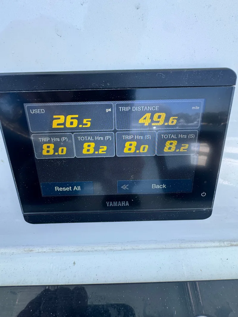 Slide: The Image of Yamaha display shows fuel usage and trip distance. Used: 26.5 gallons, Distance: 49.6 miles. - 20